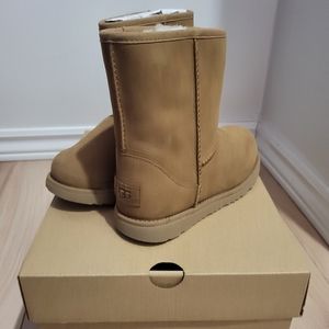 UGG boot kid's classic ll weather short/ Botte enfant junior UGG